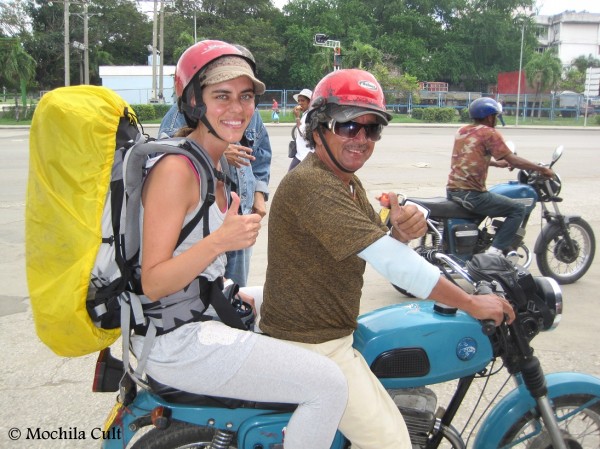 Andar com de moto-táxi é fácil, barato e divertido