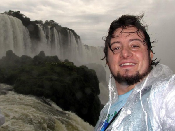 Tomando um banho nas Cataratas do Iguaçú, uma das 7 maravilhas modernas