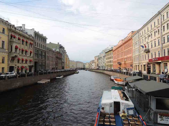 Ruas e canais de São Petersburgo